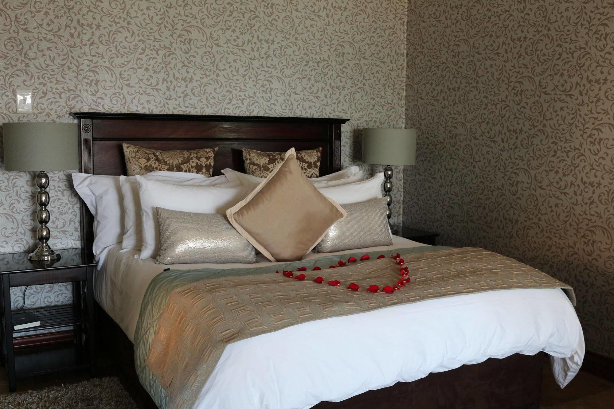Galagos Lodge Hartbeespoort Buitenkant foto