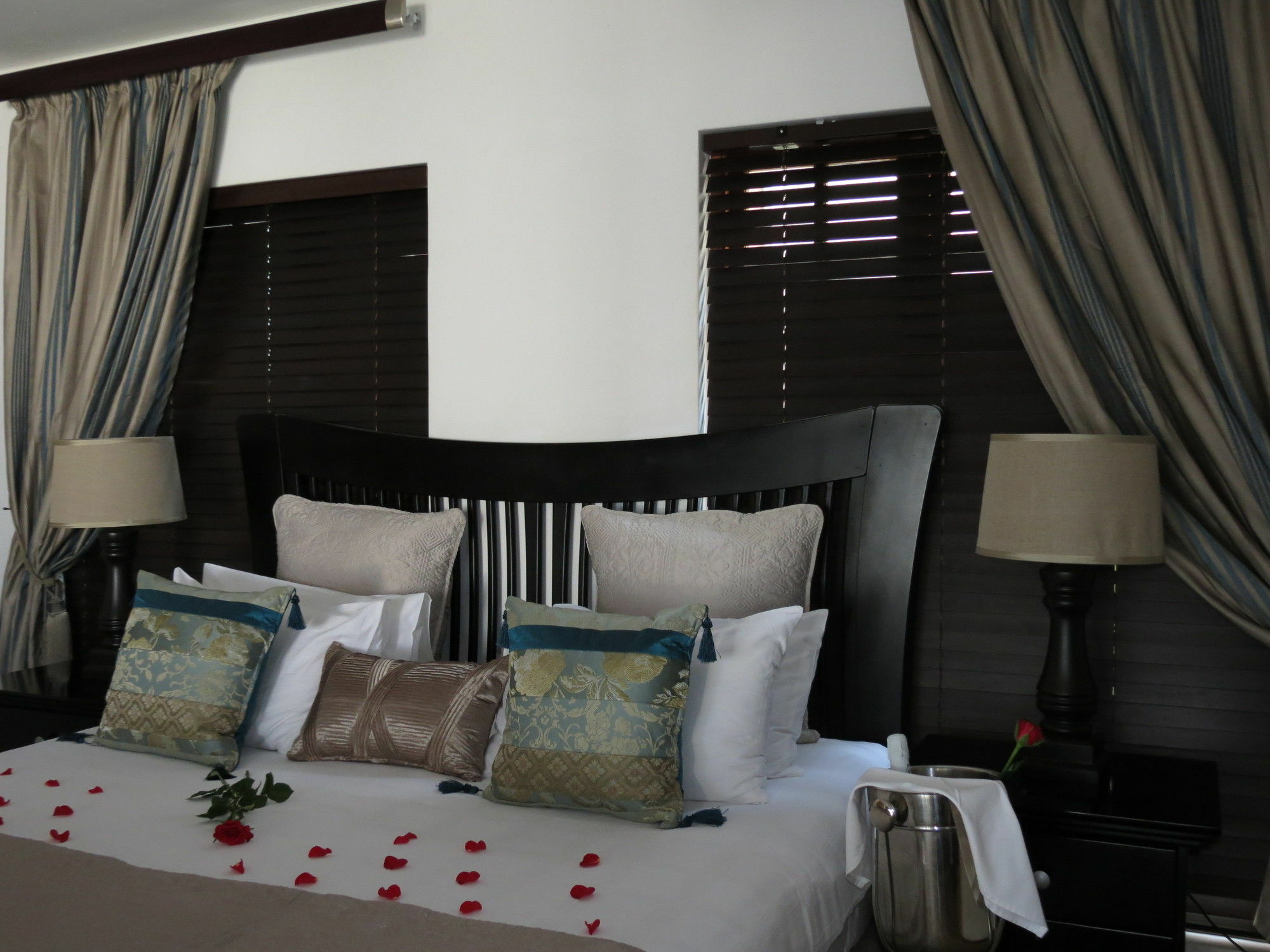 Galagos Lodge Hartbeespoort Buitenkant foto